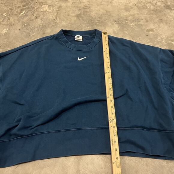 Nike Sweatshirt Womens Size XL Blue Crewneck Swoosh Cropped Oversized Essential - Picture 2 of 7